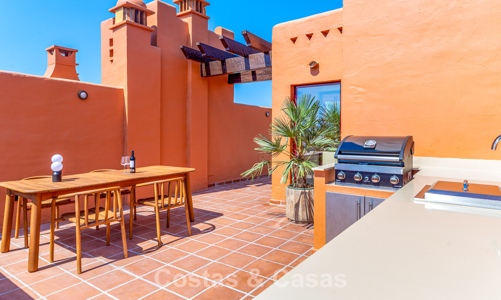 Lujosa casa adosada reformada de estilo mediterráneo en venta en la Milla de Oro de Marbella 782944