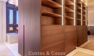 Lujosa casa adosada reformada de estilo mediterráneo en venta en la Milla de Oro de Marbella 782950 