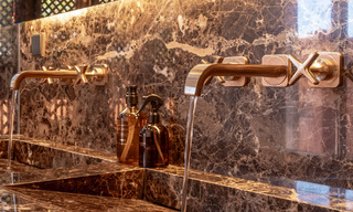 Lujosa casa adosada reformada de estilo mediterráneo en venta en la Milla de Oro de Marbella 782952 