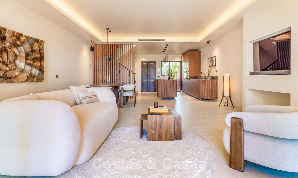 Lujosa casa adosada reformada de estilo mediterráneo en venta en la Milla de Oro de Marbella 782957