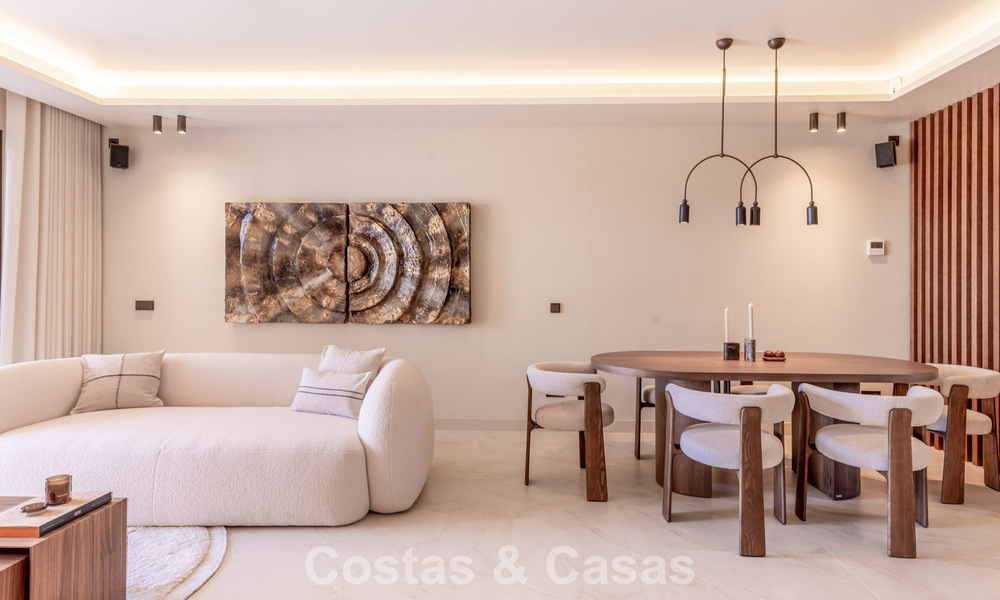 Lujosa casa adosada reformada de estilo mediterráneo en venta en la Milla de Oro de Marbella 782961