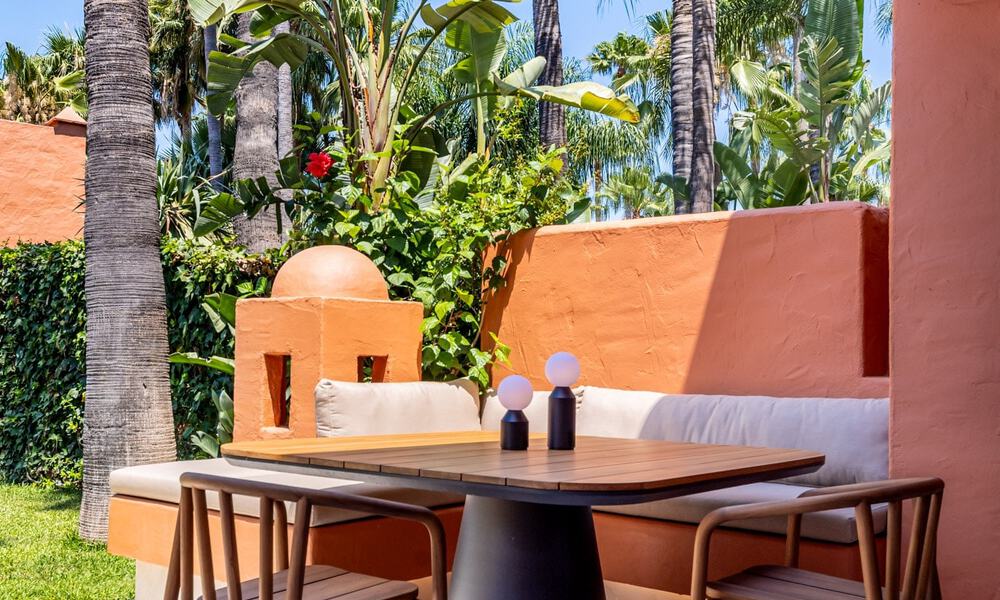 Lujosa casa adosada reformada de estilo mediterráneo en venta en la Milla de Oro de Marbella 782964