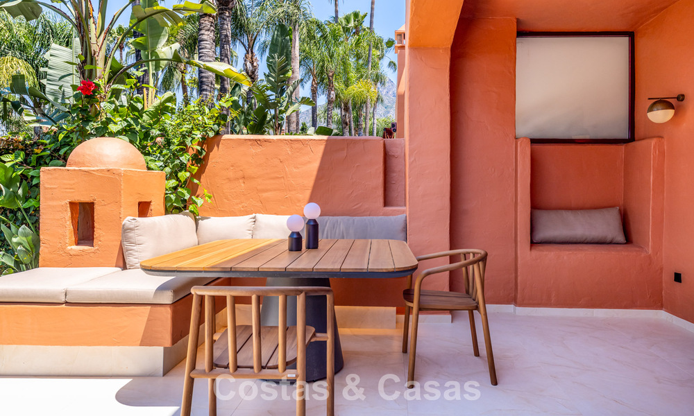 Lujosa casa adosada reformada de estilo mediterráneo en venta en la Milla de Oro de Marbella 782965