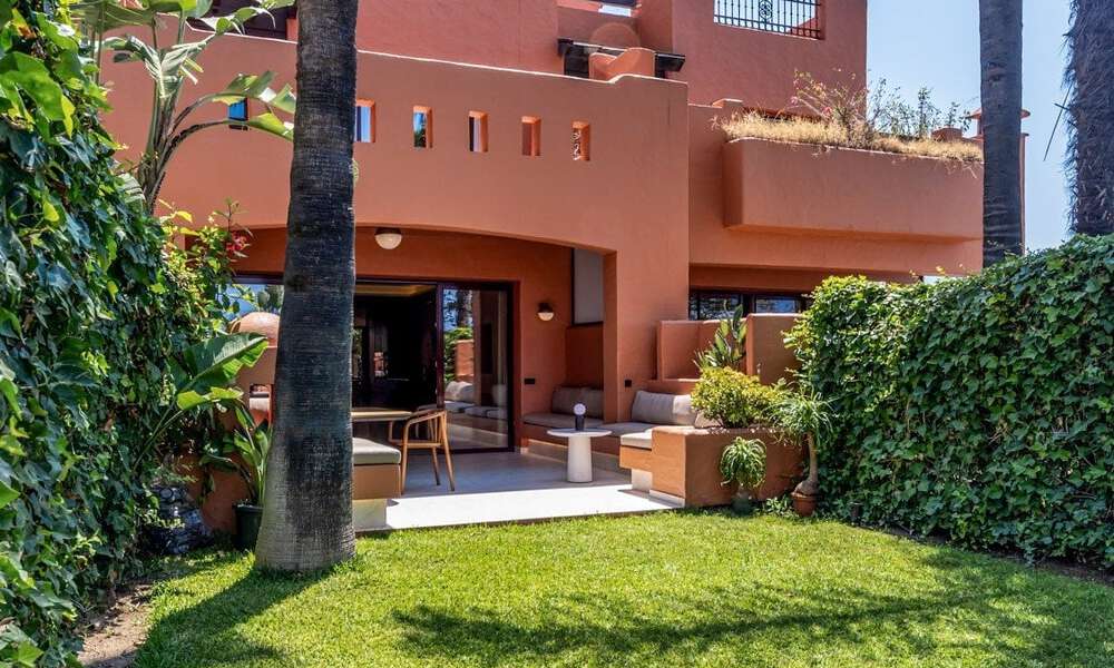 Lujosa casa adosada reformada de estilo mediterráneo en venta en la Milla de Oro de Marbella 782967