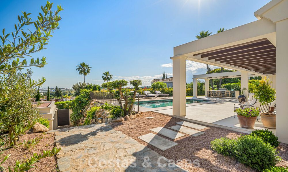 Villa de lujo de una sola planta, lista para entrar a vivir, en venta en el Valle del Golf de Nueva Andalucía, Marbella 780944