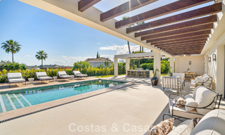 Villa de lujo de una sola planta, lista para entrar a vivir, en venta en el Valle del Golf de Nueva Andalucía, Marbella 780946 