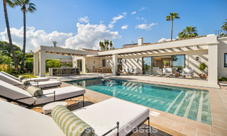 Villa de lujo de una sola planta, lista para entrar a vivir, en venta en el Valle del Golf de Nueva Andalucía, Marbella 780949 