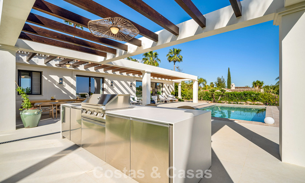 Villa de lujo de una sola planta, lista para entrar a vivir, en venta en el Valle del Golf de Nueva Andalucía, Marbella 780951