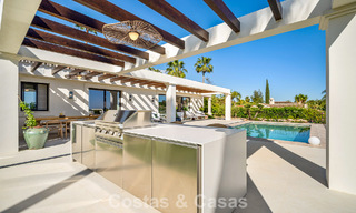 Villa de lujo de una sola planta, lista para entrar a vivir, en venta en el Valle del Golf de Nueva Andalucía, Marbella 780951 