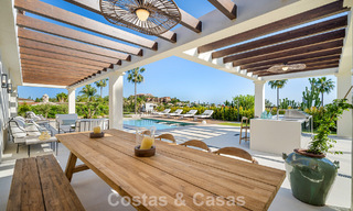 Villa de lujo de una sola planta, lista para entrar a vivir, en venta en el Valle del Golf de Nueva Andalucía, Marbella 780954 