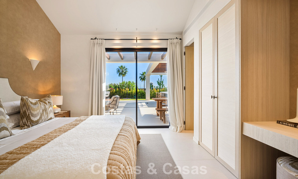 Villa de lujo de una sola planta, lista para entrar a vivir, en venta en el Valle del Golf de Nueva Andalucía, Marbella 780989