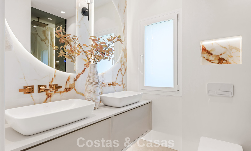 Lujoso apartamento de 3 dormitorios con vistas frontales al mar en venta al este de Marbella centro 780926