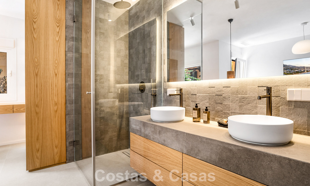 Apartamento de playa listo para entrar a vivir con impresionantes vistas al mar en venta en la zona oeste de Estepona 781070