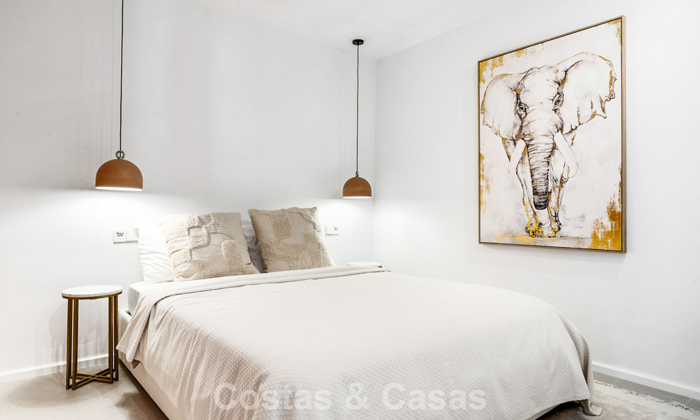 Apartamento de playa listo para entrar a vivir con impresionantes vistas al mar en venta en la zona oeste de Estepona 781071