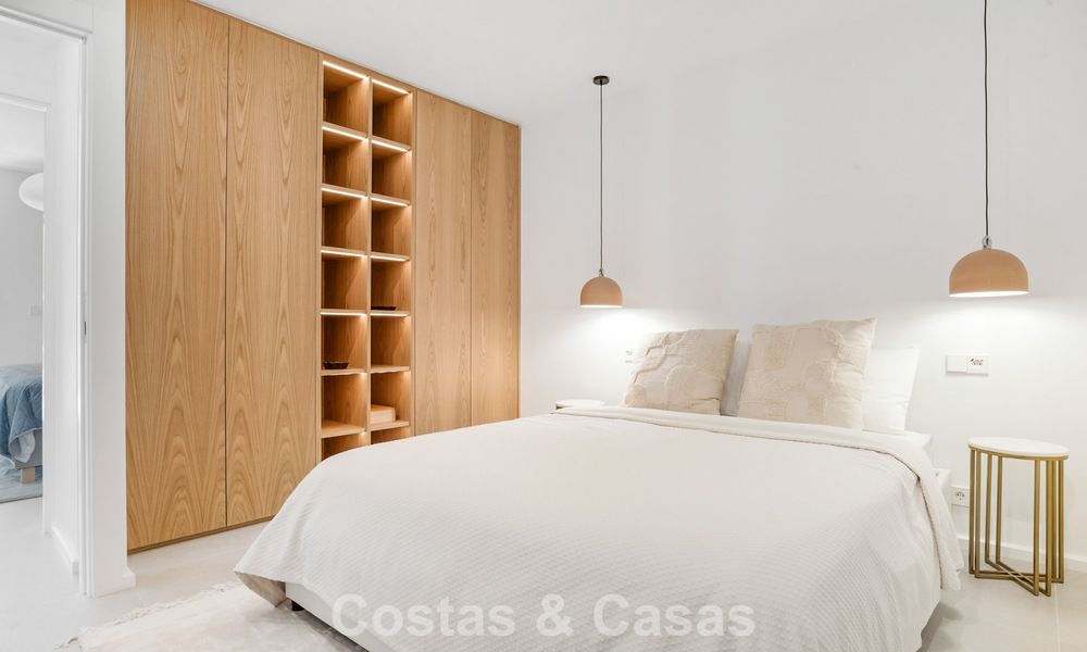 Apartamento de playa listo para entrar a vivir con impresionantes vistas al mar en venta en la zona oeste de Estepona 781072