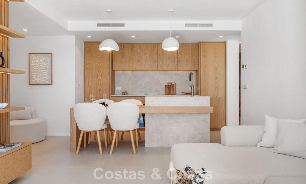 Apartamento de playa listo para entrar a vivir con impresionantes vistas al mar en venta en la zona oeste de Estepona 781078