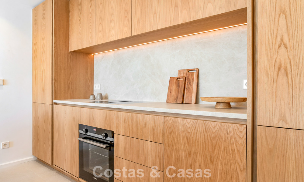 Apartamento de playa listo para entrar a vivir con impresionantes vistas al mar en venta en la zona oeste de Estepona 781082