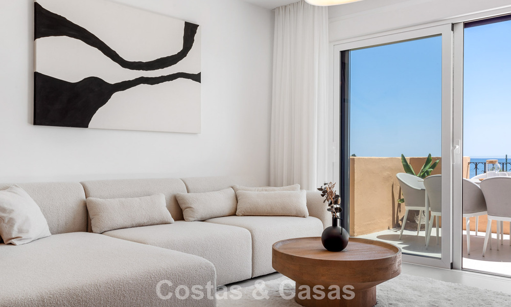 Apartamento de playa listo para entrar a vivir con impresionantes vistas al mar en venta en la zona oeste de Estepona 781084