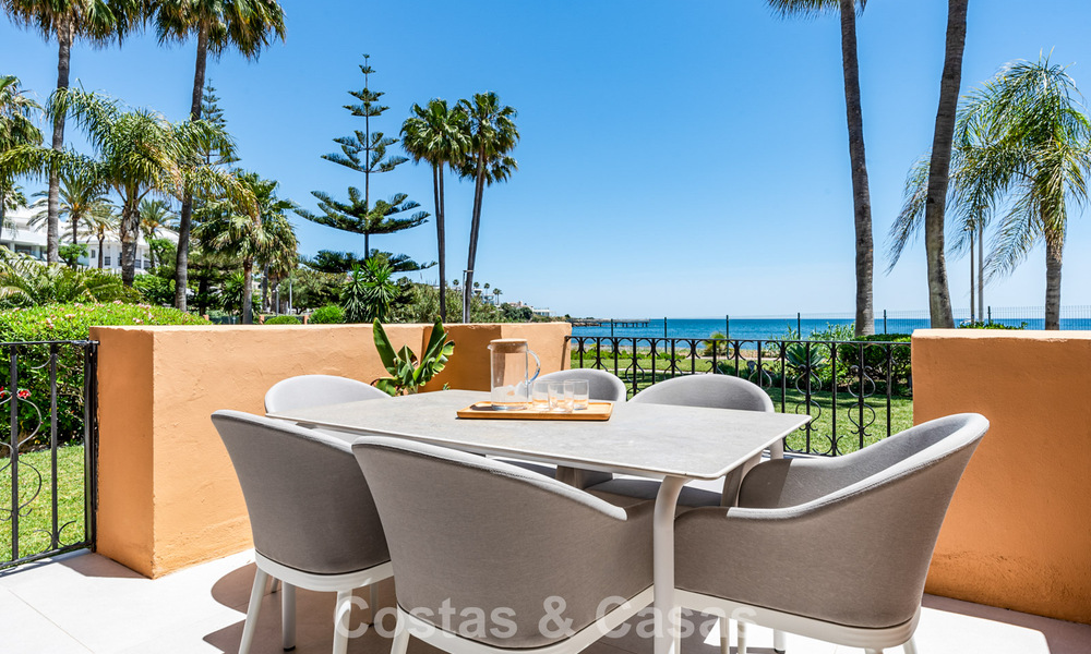 Apartamento de playa listo para entrar a vivir con impresionantes vistas al mar en venta en la zona oeste de Estepona 781085