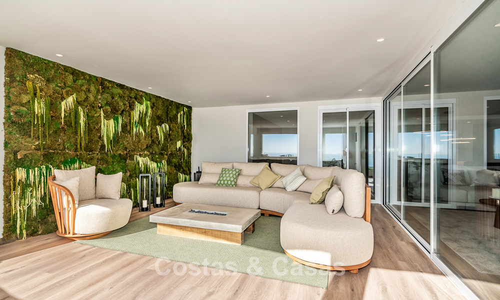 Amplio apartamento reformado de 5 dormitorios en venta en Puerto Banús, Marbella 781218