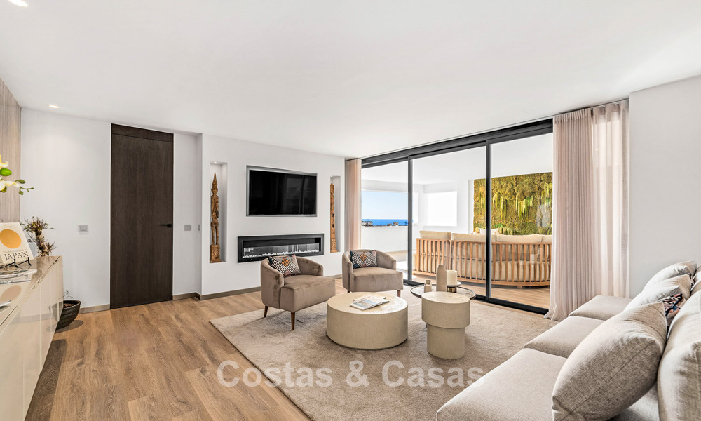 Amplio apartamento reformado de 5 dormitorios en venta en Puerto Banús, Marbella 781219