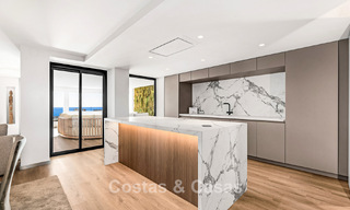 Amplio apartamento reformado de 5 dormitorios en venta en Puerto Banús, Marbella 781221 