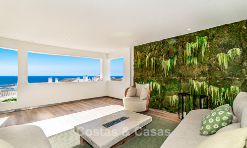 Amplio apartamento reformado de 5 dormitorios en venta en Puerto Banús, Marbella 781223