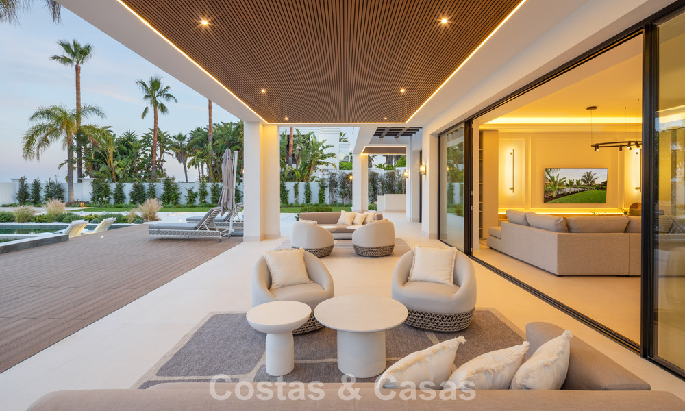 Exclusiva villa de lujo con arquitectura andaluza moderna en venta con vistas panorámicas al mar en Marbella - Benahavís 781172