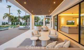 Exclusiva villa de lujo con arquitectura andaluza moderna en venta con vistas panorámicas al mar en Marbella - Benahavís 781172 