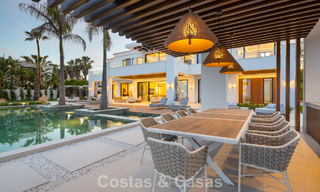 Exclusiva villa de lujo con arquitectura andaluza moderna en venta con vistas panorámicas al mar en Marbella - Benahavís 781174 