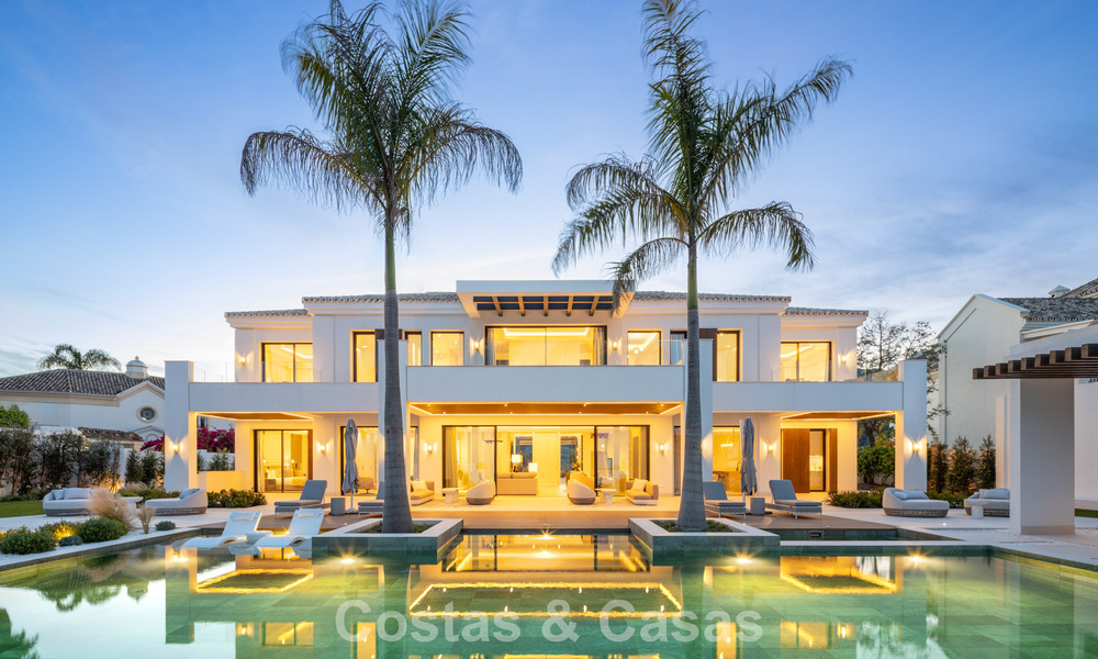 Exclusiva villa de lujo con arquitectura andaluza moderna en venta con vistas panorámicas al mar en Marbella - Benahavís 781175