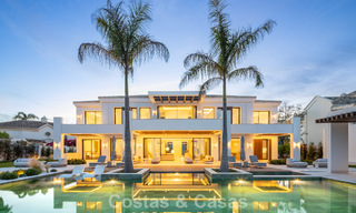 Exclusiva villa de lujo con arquitectura andaluza moderna en venta con vistas panorámicas al mar en Marbella - Benahavís 781175 