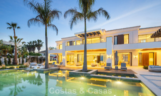 Exclusiva villa de lujo con arquitectura andaluza moderna en venta con vistas panorámicas al mar en Marbella - Benahavís 781177 