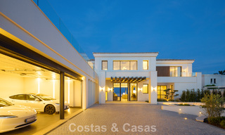 Exclusiva villa de lujo con arquitectura andaluza moderna en venta con vistas panorámicas al mar en Marbella - Benahavís 781178 