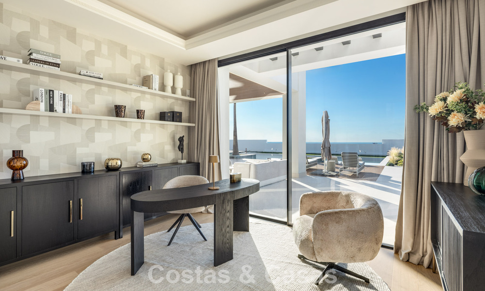 Exclusiva villa de lujo con arquitectura andaluza moderna en venta con vistas panorámicas al mar en Marbella - Benahavís 781182