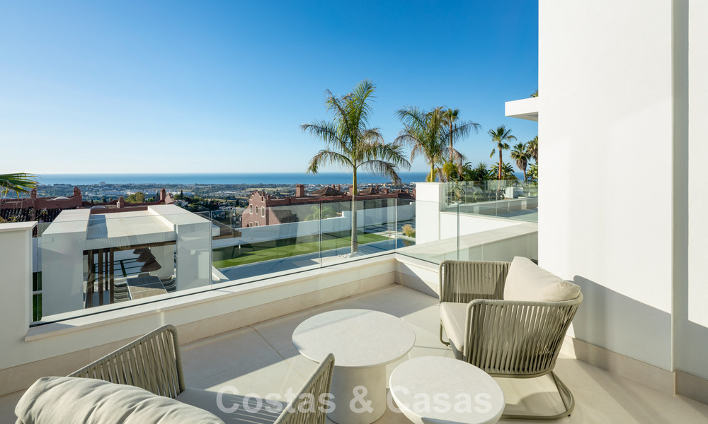 Exclusiva villa de lujo con arquitectura andaluza moderna en venta con vistas panorámicas al mar en Marbella - Benahavís 781184