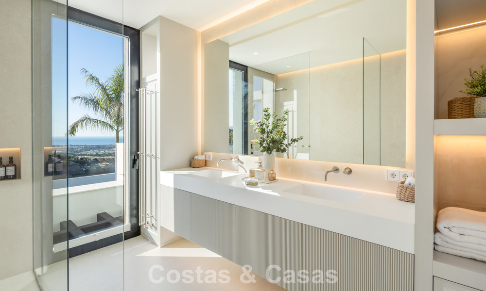 Exclusiva villa de lujo con arquitectura andaluza moderna en venta con vistas panorámicas al mar en Marbella - Benahavís 781185