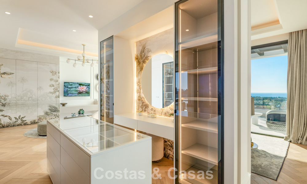 Exclusiva villa de lujo con arquitectura andaluza moderna en venta con vistas panorámicas al mar en Marbella - Benahavís 781191