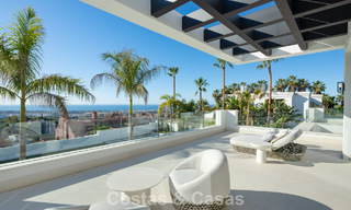 Exclusiva villa de lujo con arquitectura andaluza moderna en venta con vistas panorámicas al mar en Marbella - Benahavís 781192 