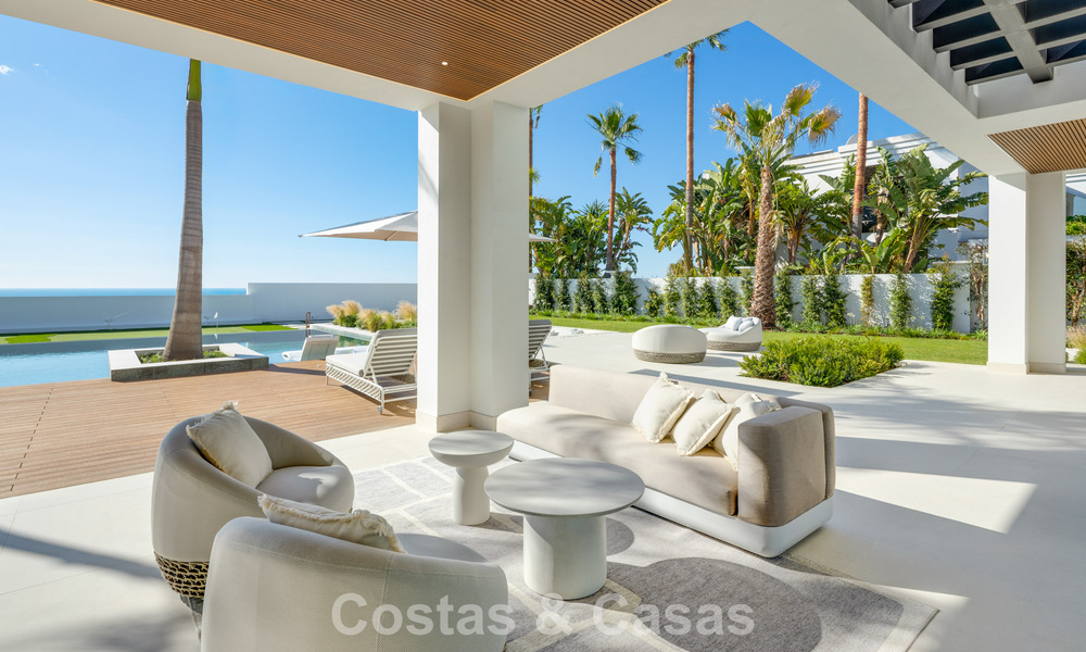 Exclusiva villa de lujo con arquitectura andaluza moderna en venta con vistas panorámicas al mar en Marbella - Benahavís 781197