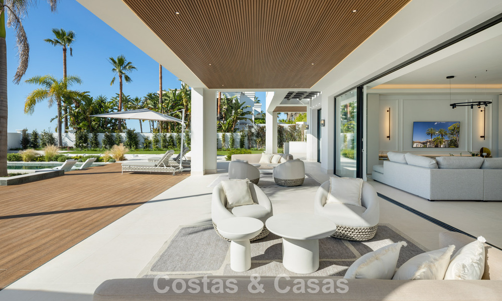 Exclusiva villa de lujo con arquitectura andaluza moderna en venta con vistas panorámicas al mar en Marbella - Benahavís 781199