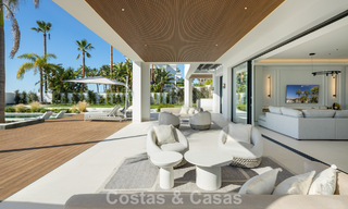 Exclusiva villa de lujo con arquitectura andaluza moderna en venta con vistas panorámicas al mar en Marbella - Benahavís 781199 