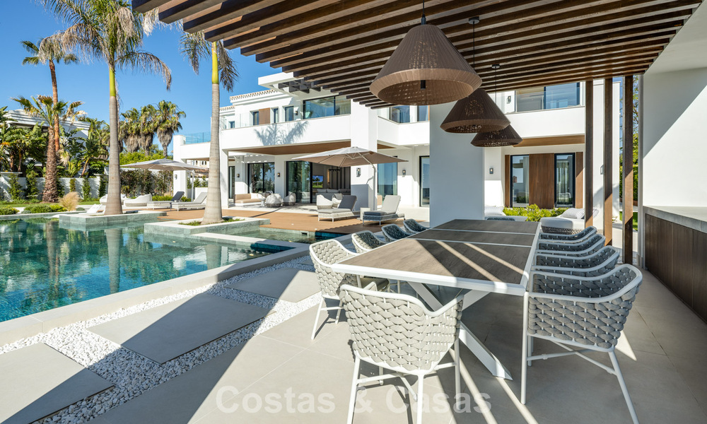 Exclusiva villa de lujo con arquitectura andaluza moderna en venta con vistas panorámicas al mar en Marbella - Benahavís 781200
