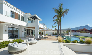 Exclusiva villa de lujo con arquitectura andaluza moderna en venta con vistas panorámicas al mar en Marbella - Benahavís 781203 