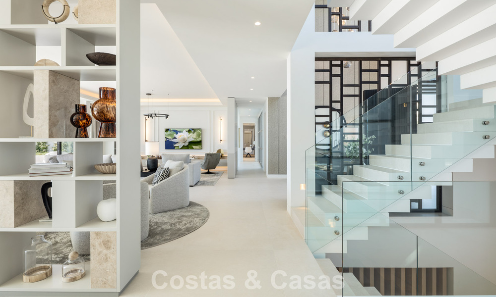 Exclusiva villa de lujo con arquitectura andaluza moderna en venta con vistas panorámicas al mar en Marbella - Benahavís 781205