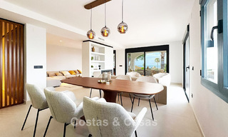 Villa de lujo de una sola planta con vistas al mar en venta cerca de la playa y el campo de golf en Mijas Costa, Costa del Sol 781226 