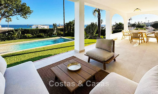 Villa de lujo de una sola planta con vistas al mar en venta cerca de la playa y el campo de golf en Mijas Costa, Costa del Sol 781228 