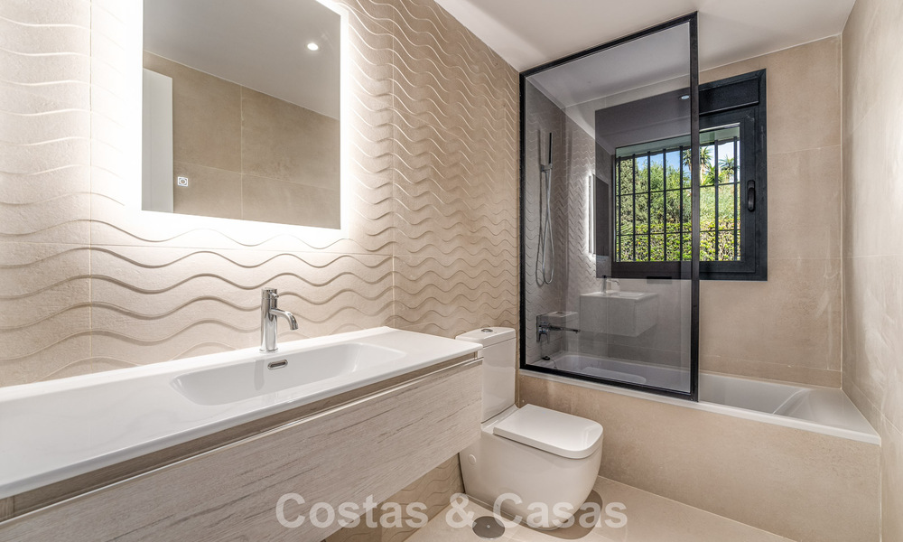 Villa de lujo de una sola planta con vistas al mar en venta cerca de la playa y el campo de golf en Mijas Costa, Costa del Sol 781230