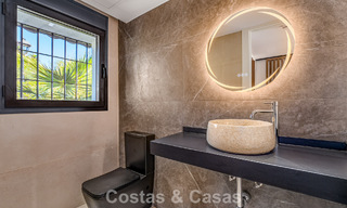 Villa de lujo de una sola planta con vistas al mar en venta cerca de la playa y el campo de golf en Mijas Costa, Costa del Sol 781231 