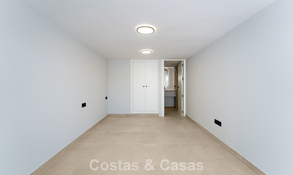 Villa de lujo de una sola planta con vistas al mar en venta cerca de la playa y el campo de golf en Mijas Costa, Costa del Sol 781237